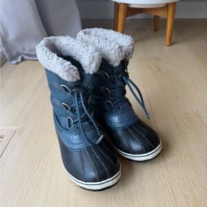 Sorel Yoot Pac  Black and Navy Winter Boots